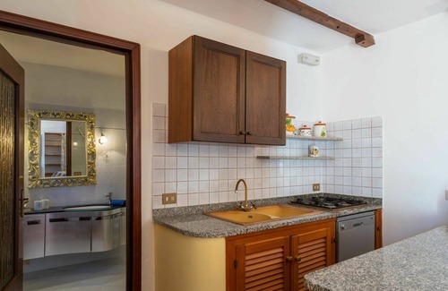 Valloria Apartment | Lovely apartment for 4 guests with pool, hot tub, WIFI, A/C, TV and patio