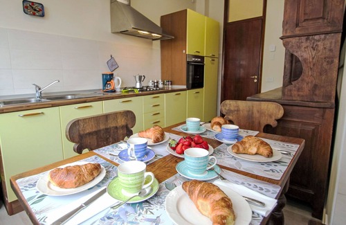 Pallanza Apartment | Lovely apartment for 5 guests with WIFI, TV and balcony