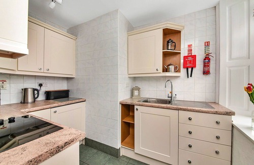 Thirsk Apartment | Lovely apartment for 6 people with pool, WIFI, hot tub, terrace and parking