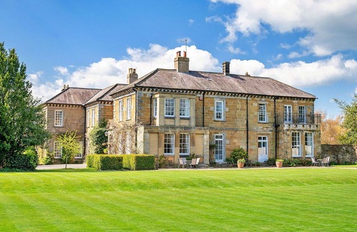 Thirsk Apartment | Lovely apartment for 6 people with pool, WIFI, hot tub, terrace and parking