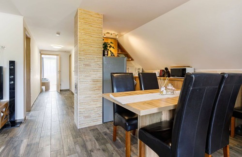 Balatonszemes Apartment | Lovely apartment for 6 guests with WIFI, A/C, TV and balcony