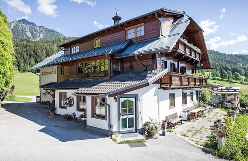 Ramsau am Dachstein Villa | Lovely apartment in villa for 3 people with WIFI, TV, balcony and pets allowed