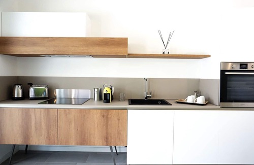 Laureto Villa | Lovely apartment in villa for 4 people with hot tub, WIFI, A/C, TV and veranda, close to Alberob.