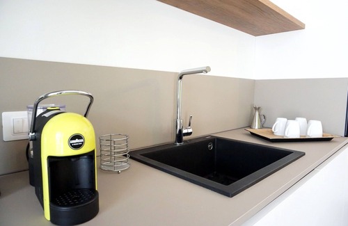 Laureto Villa | Lovely apartment in villa for 4 people with hot tub, WIFI, A/C, TV and veranda, close to Alberob.