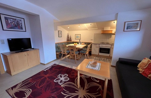Hollersbach im Pinzgau Villa | Lovely apartment in villa for 6 guests with WIFI, TV, balcony and panoramic view