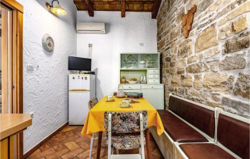 Gologorica Apartment | Lovely Apartment In Cerovlje With Wifi