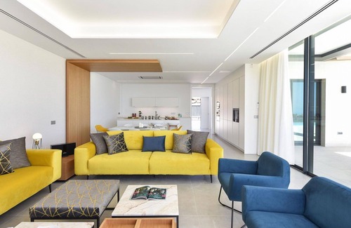 Salobre Villa | Lovely apartment in villa for 12 people with private pool, A/C, WIFI, TV, terrace and pets allowed