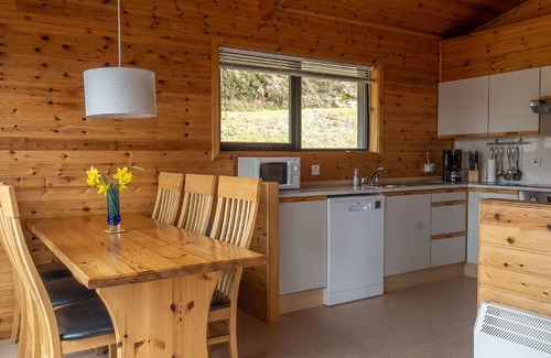 East Lewiston House | Lovely apartment in villa for 6 guests with WIFI, TV, patio and panoramic view