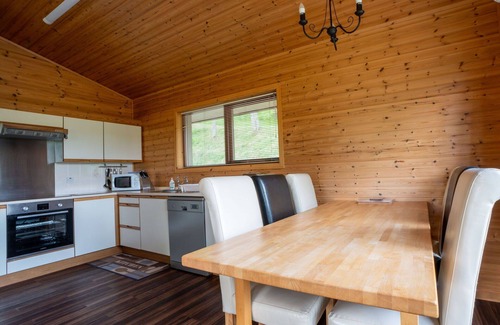 Drumnadrochit House | Lovely apartment in villa for 6 people with WIFI, TV, patio, panoramic view and parking