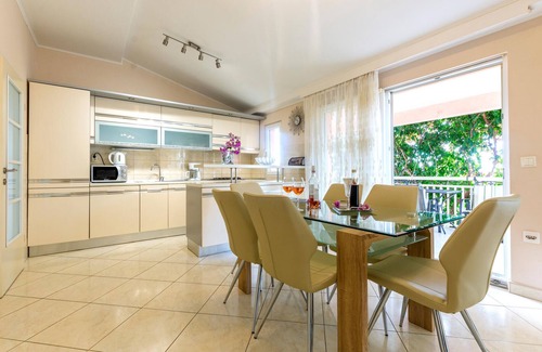 Kastel Novi Apartment | Lovely apartment in Kastel Novi