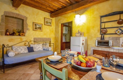 Poggiarello Villa | Lovely apartment in villa with WIFI, pool, TV, terrace and pets allowed, close to San Gimignano