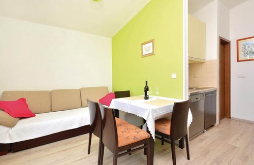 Podstrana Apartment | Lovely apartment in Podstrana with WiFi