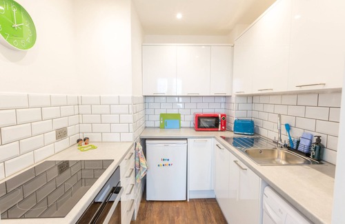 Chester Apartment | Lovely apartment in the heart of Chester with parking. Close to all attractions.