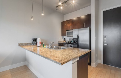 Oak Lawn Apartment | Lovely Apartment in Uptown hub