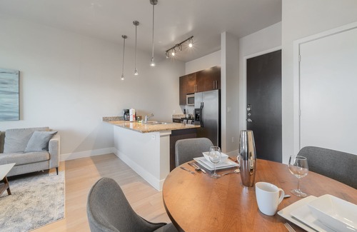 Oak Lawn Apartment | Lovely Apartment in Uptown hub