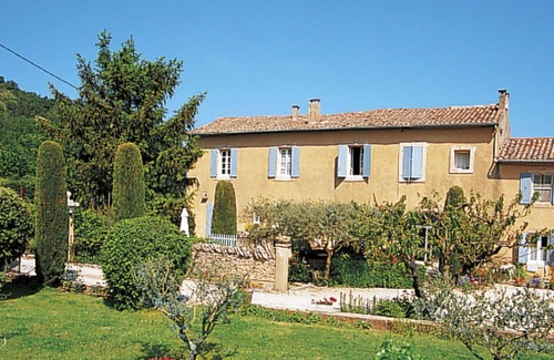 Menerbes House | Lovely apartment in villa for 4 guests with WIFI, TV and terrace