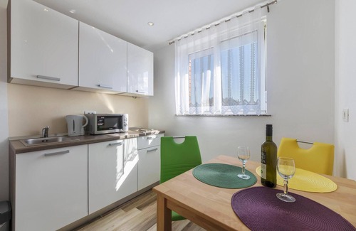 Valbandon Apartment | Lovely apartment in Valbandon with WiFi