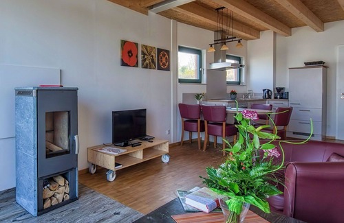 Grossposna House | Lovely apartment in villa for 4 guests with WIFI, TV, balcony and pets allowed