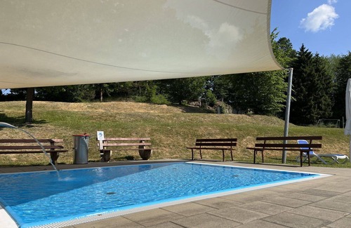 Bad Emstal House | Lovely apartment in villa for 3 people with pool, WIFI, TV, terrace and pets allowed