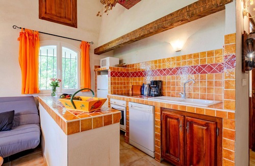 Bauduen Villa | Lovely apartment in villa for 6 guests with WIFI, TV, balcony, pets allowed and panoramic view