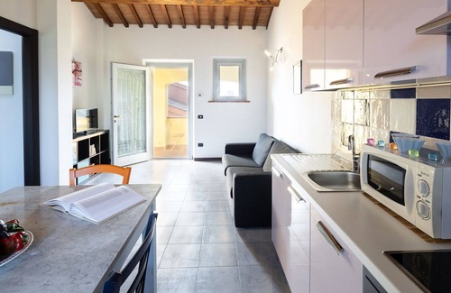 Larciano House | Lovely apartment in villa for 4 guests with WIFI, A/C, pool and TV