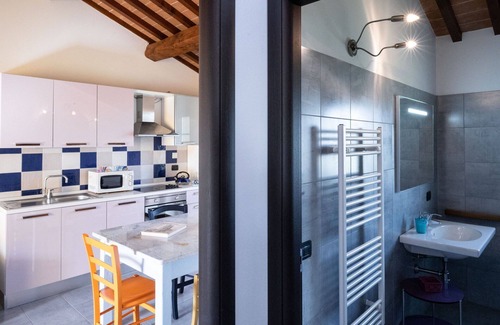 Larciano House | Lovely apartment in villa for 4 guests with WIFI, A/C, pool and TV