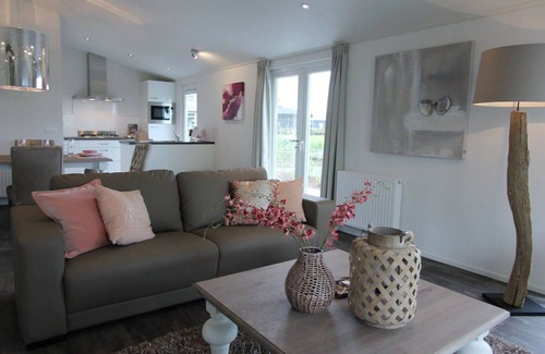 Belfeld House | Lovely apartment in villa for 6 people with WIFI, pool, TV and terrace