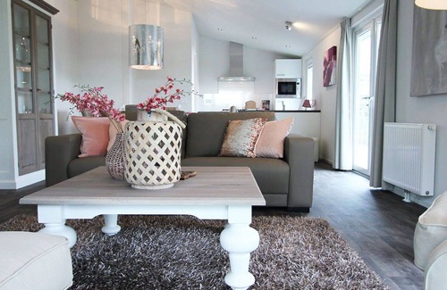 Belfeld House | Lovely apartment in villa for 6 people with WIFI, pool, TV and terrace