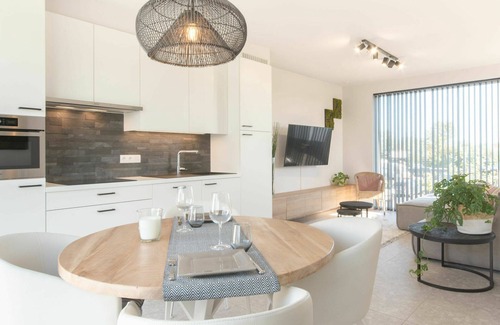 Belgian Coast House | Lovely apartment in villa for 4 guests with A/C, WIFI, TV, balcony and parking