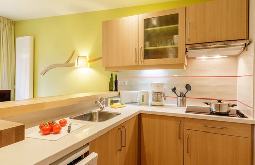 Morton House | Lovely apartment in villa for 6 guests with WIFI, pool, TV, terrace and parking