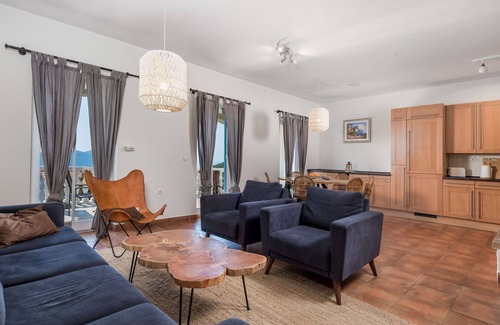 Martina House | Lovely apartment in villa for 6 guests with A/C, pool, WIFI, TV, terrace and pets allowed