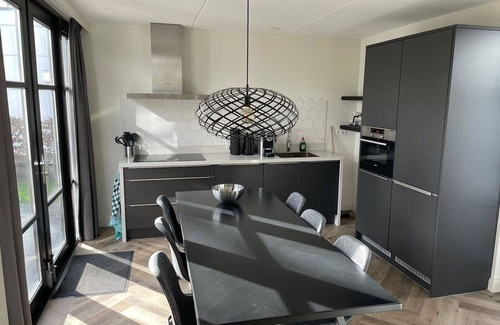 Noordoostelijk van Schaarsbergen House | Lovely apartment in villa for 6 people with WIFI, pool, TV and terrace