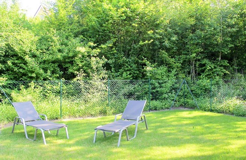 Machtlos House | Lovely apartment in villa for 5 people with pool, TV, terrace, pets allowed and parking
