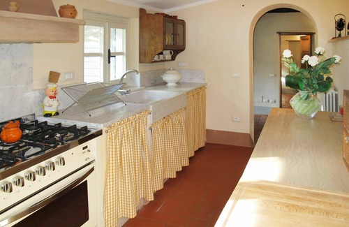 San Martino in Freddana Villa | Lovely apartment in villa for 12 people with private pool, A/C, WIFI, TV, terrace and pets allowed