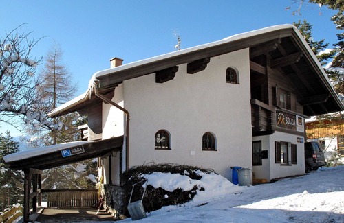 Imst House | Lovely apartment in villa for 8 guests with WIFI, TV, terrace, pets allowed and panoramic view