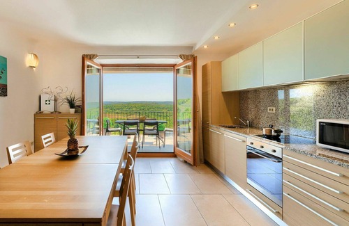 Baredine House | Lovely apartment in villa for 6 guests with A/C, pool, WIFI, TV, terrace and panoramic view