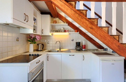Kastelir House | Lovely apartment in villa for 6 people with pool, A/C, WIFI, TV, patio and pets allowed