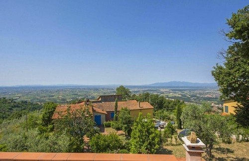 Giugnano Apartment | Lovely apartment for 9 guests with WIFI, pool, TV, pets allowed, panoramic view and parking