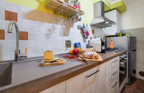 Giugnano Apartment | Lovely apartment for 6 guests with WIFI, TV, terrace, pets allowed and panoramic view