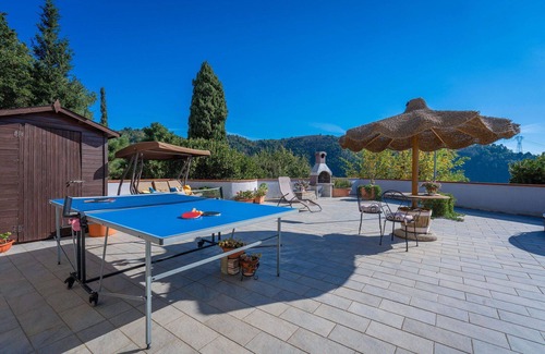 Giugnano Apartment | Lovely apartment for 6 guests with WIFI, TV, terrace, pets allowed and panoramic view