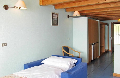 Limone sul Garda Apartment | Lovely apartment for 4 guests with pool, WIFI, hot tub, A/C, TV, terrace and parking