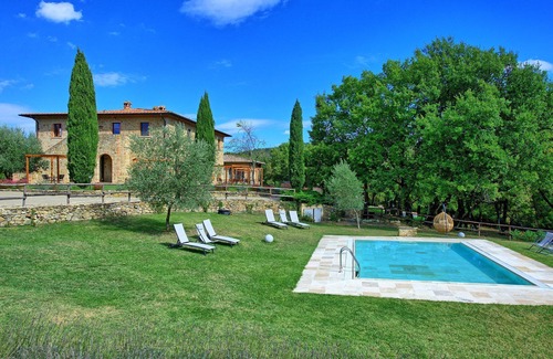 Simignano Apartment | Lovely apartment for 3 people with pool, WIFI, TV, pets allowed and parking
