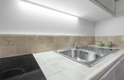 Monteriggioni Apartment | Lovely apartment for 2 guests with WIFI, A/C, pool, TV and pets allowed, close to Siena