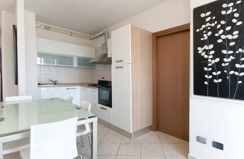 San Vincenzo Apartment | Lovely apartment for 6 people with WIFI, A/C, pool, TV, terrace, pets allowed and parking