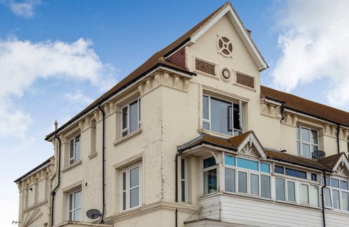 Littlestone-on-Sea Cottage | Lovely apartment opposite Littlestone beach.
