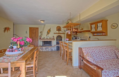 Villa A Sesta Apartment | Lovely apartment with A/C, WIFI, pool, TV, patio, panoramic view and parking, close to Siena