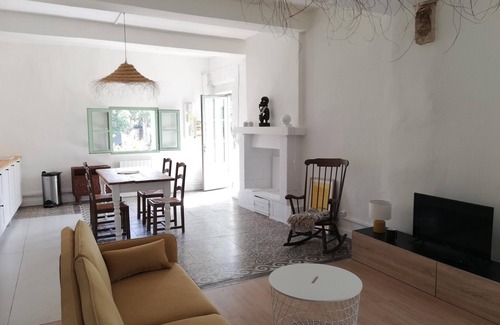 Sommieres Apartment | Lovely apartment with view, garden and terrace