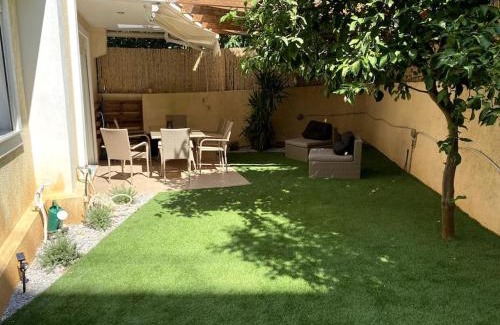 Marousi Apartment | Lovely Apartment with Garden and indoor Fireplace!