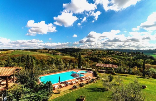 Sughera Apartment | Lovely apartment with WIFI, A/C, pool, TV, terrace, panoramic view, parking, close to San Gimignano