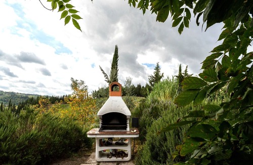 Sughera Apartment | Lovely apartment with WIFI, A/C, pool, TV, terrace, panoramic view, parking, close to San Gimignano